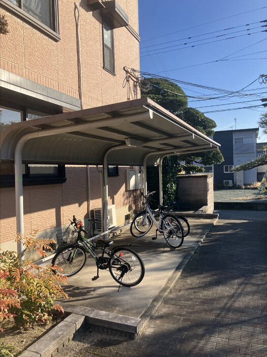 その他共有部分　駐輪場に自転車も停められます♪