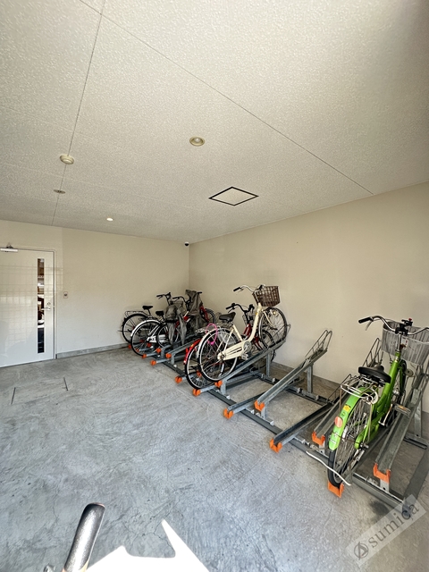 その他共有部分　屋根付き駐輪場は大事な自転車を雨から守ります♪