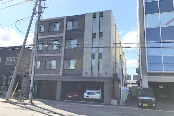 建物外観　ガス上限付きのデザイナーズ仕様お部屋です♪エアコン完備です♪