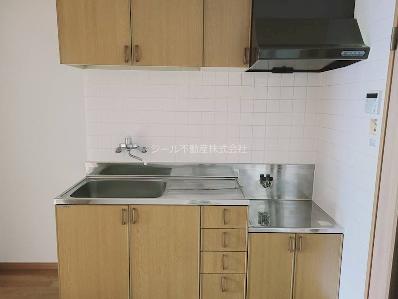 キッチン　豊富な収納の大きなキッチン