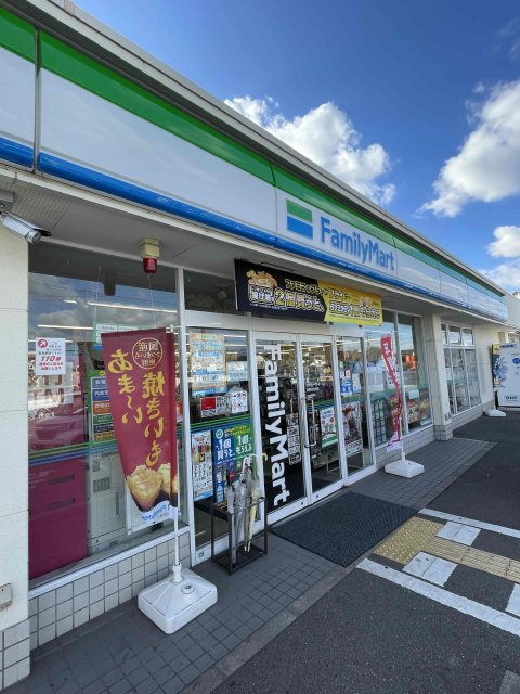 コンビニ　ファミリーマート　新野辺北町店（コンビニ）まで104m