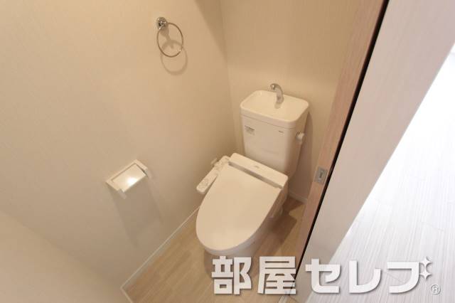 トイレ　人気の温水洗浄便座です。