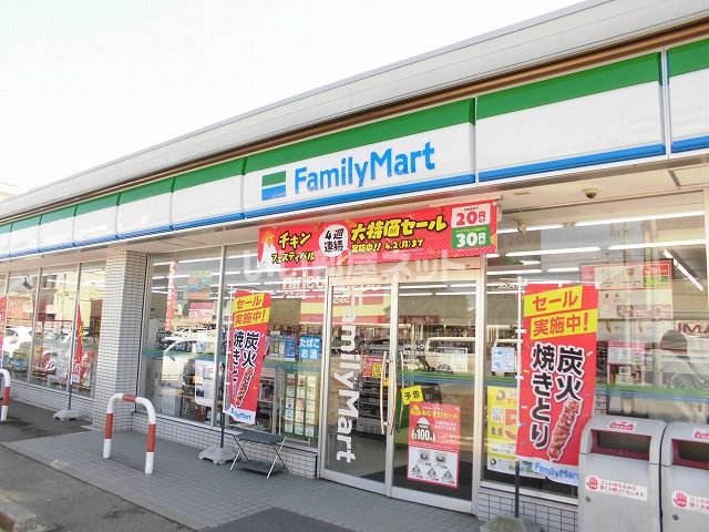 コンビニ　ファミリーマート 高岡大坪三丁目店（コンビニ）まで242m