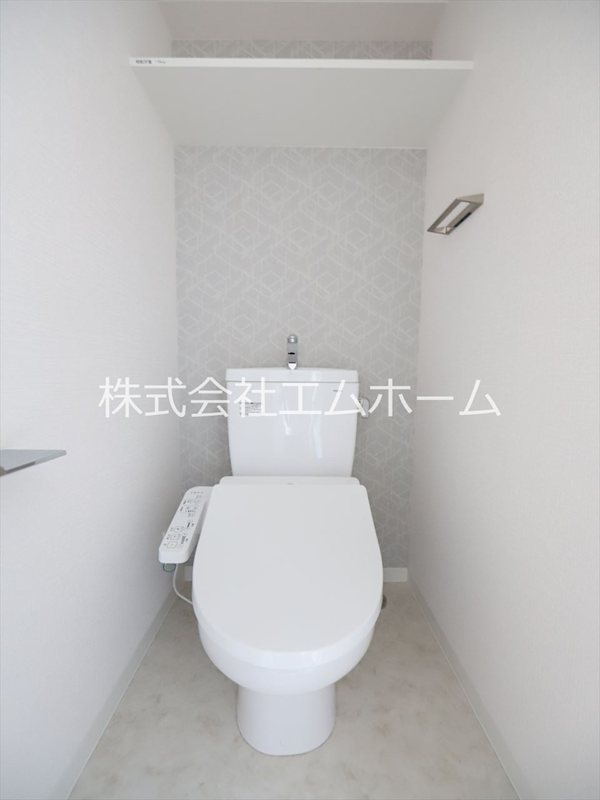 トイレ　温水洗浄暖房便座　同物件反転タイプ使用