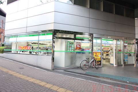 コンビニ　ファミリーマート護国寺駅前店（コンビニ）まで361m