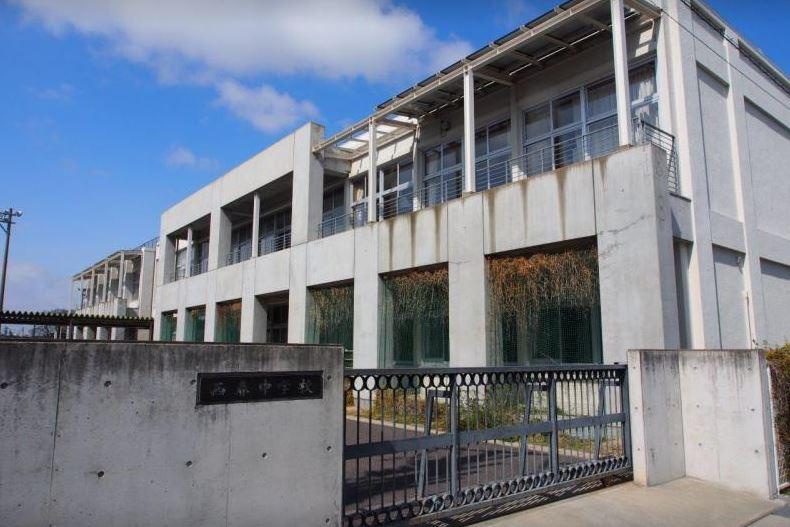 中学校　北名古屋市立西春中学校（中学校）まで1581m