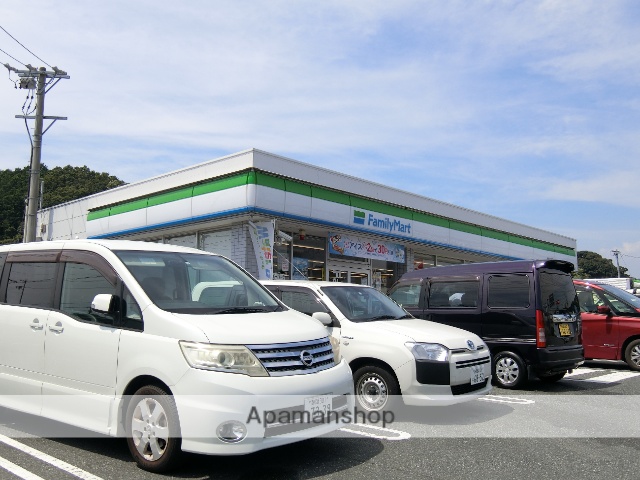 コンビニ　ファミリーマート（コンビニ）まで1086m