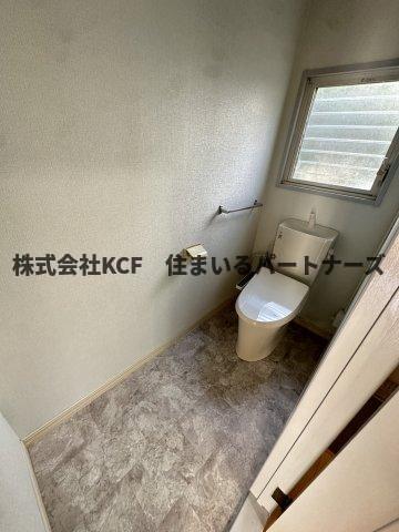 トイレ　落ち着いた色調のトイレです