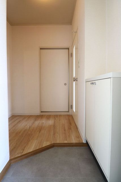 玄関　※写真は同タイプ部屋