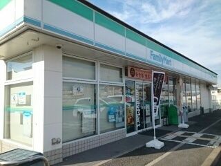 コンビニ　ファミリーマート様（コンビニ）まで950m