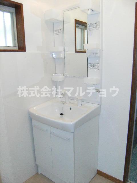 洗面設備　独立洗面台あり、毎朝おしゃれに忙しい女性の方におすすめです