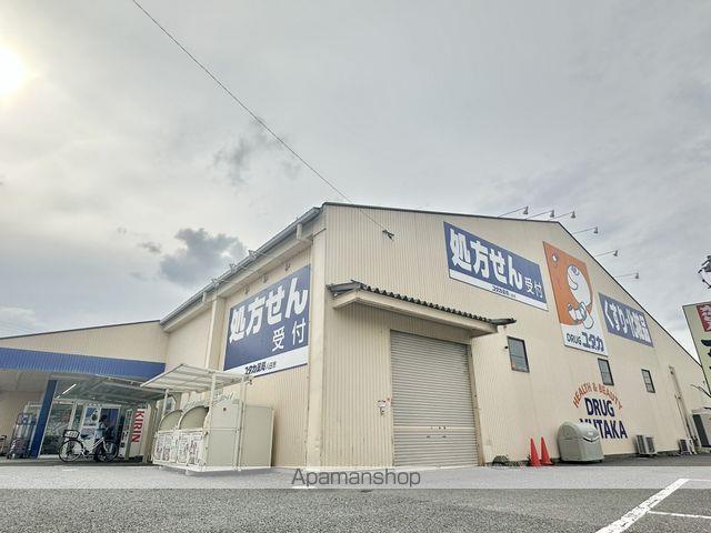 ドラックストア　ドラッグユタカ八日市店（ドラッグストア）まで810m