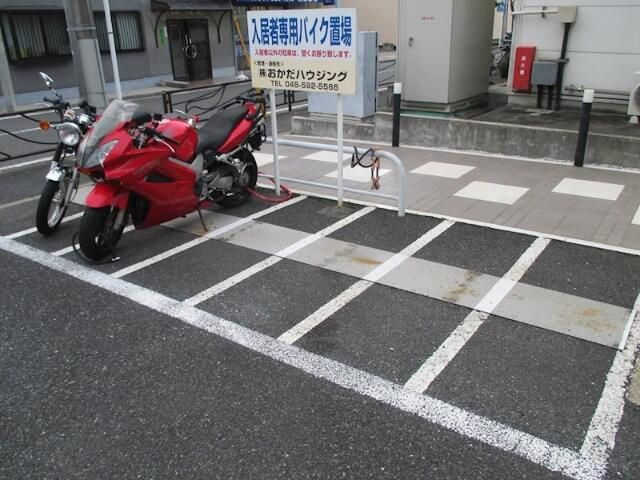 駐車場　バイク置き場