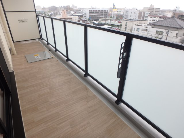 バルコニー　広々バルコニー