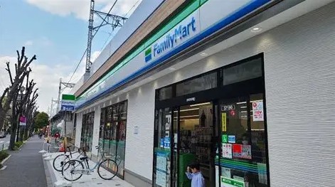 コンビニ　ファミリーマート西台駅西口店（コンビニ）まで1015m