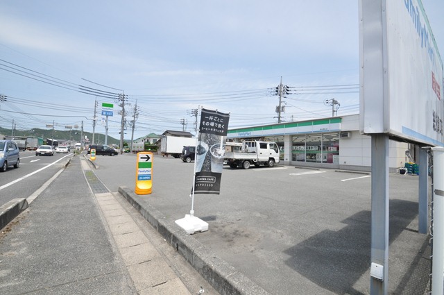 コンビニ　ファミリーマート（コンビニ）まで418m
