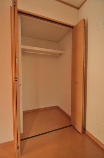 収納　パイプハンガー付クローゼット