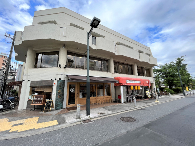 建物外観　１階部分店舗あり