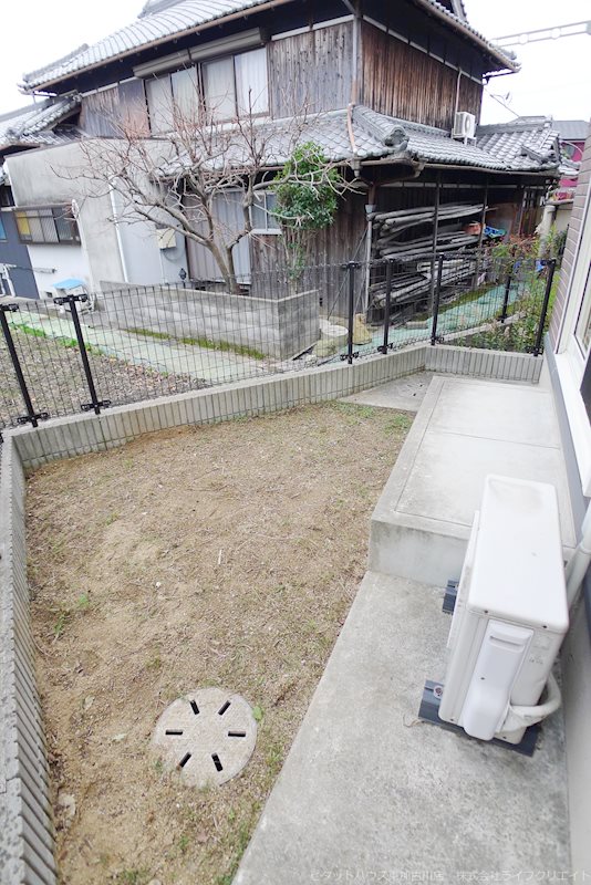 バルコニー　専用庭あります