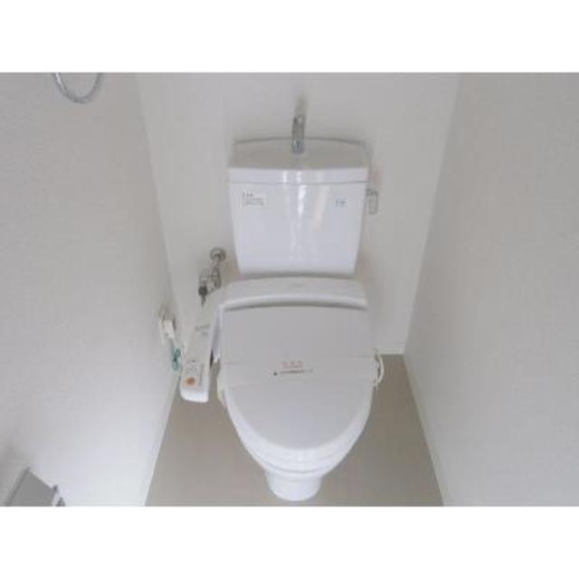 トイレ　※写真は同タイプ住戸です。