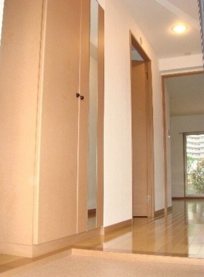 玄関　玄関も十分な広さです