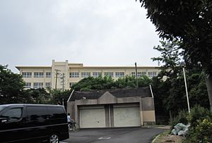 中学校　神戸市立玉津中学校（中学校）まで1169m