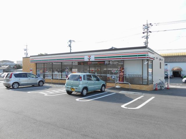 コンビニ　セブンイレブン（コンビニ）まで710m