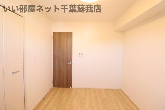 その他部屋・スペース　開放的な寝室です