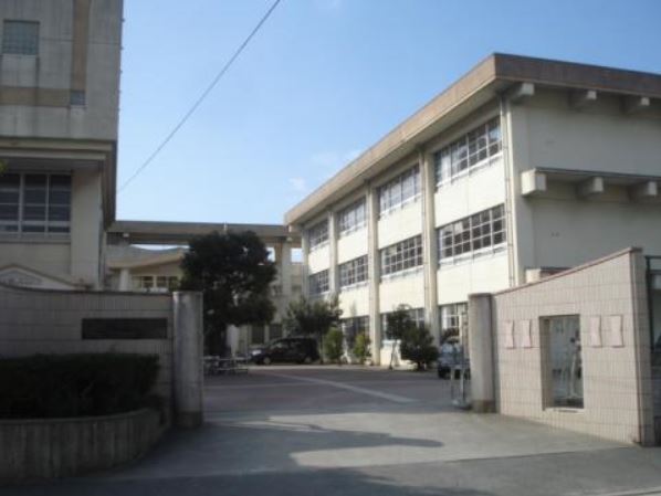 小学校　福岡市立小田部小学校（小学校）まで1259m