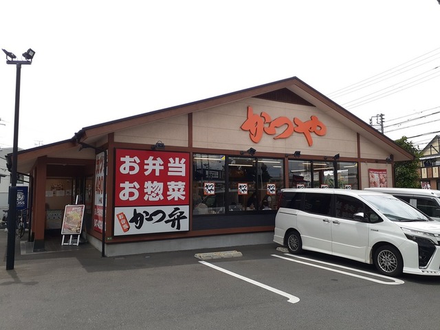飲食店　かつや（飲食店）まで82m