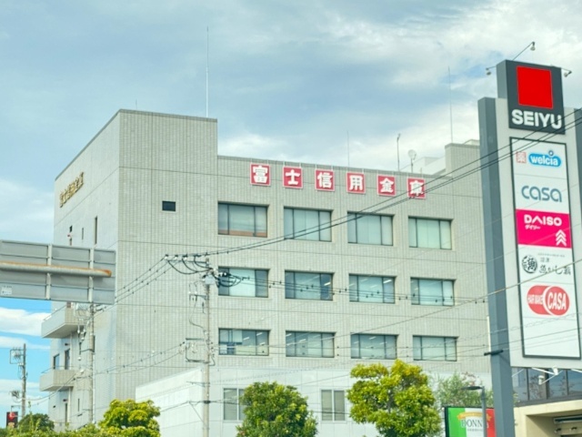 銀行　富士信用金庫本店（銀行）まで361m