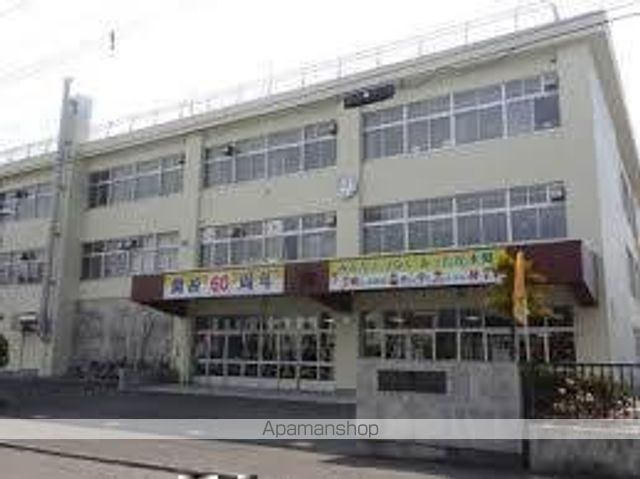 小学校　本郷小学校（小学校）まで131m