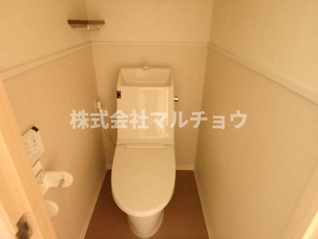 トイレ　落ち着いた色調のトイレです