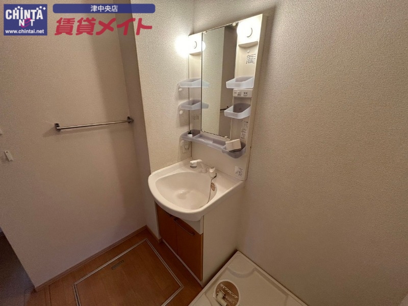 洗面設備　同型参考写真