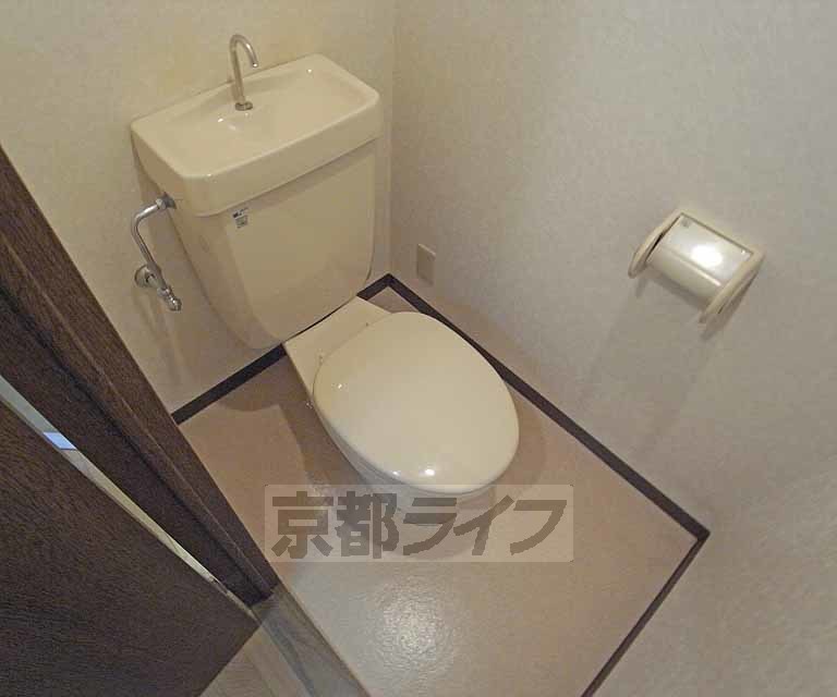 トイレ　清潔感のあるトイレですね。