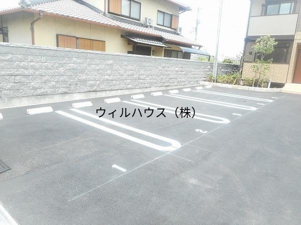 駐車場　広くて駐車しやすい！