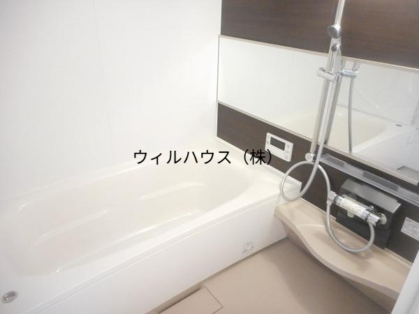 バス・シャワールーム　一坪浴槽！追い焚き機能！