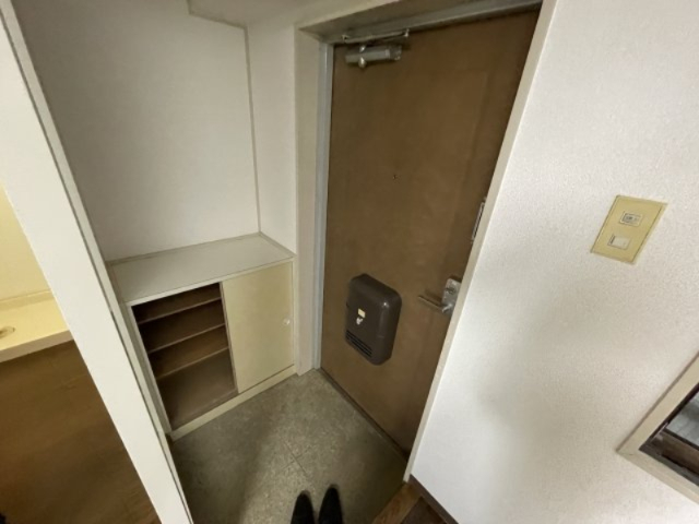 玄関　別号室の写真となります