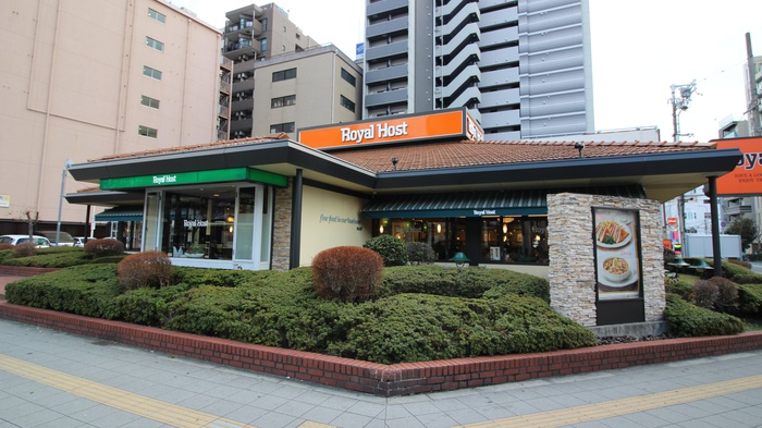 飲食店　ロイヤルホスト（飲食店）まで120m