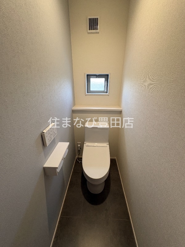 みよし市新前田戸建のトイレ写真