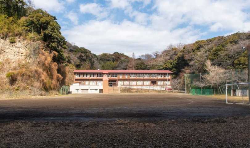 中学校　鎌倉市立第二中学校（中学校）まで1408m