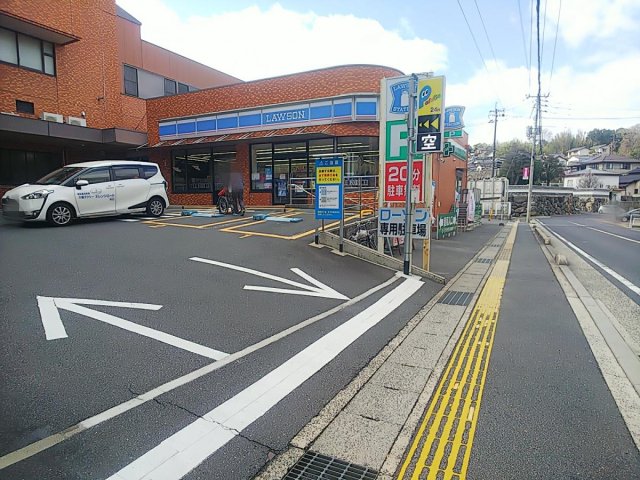 コンビニ　ローソン　松江市立病院店（コンビニ）まで887m