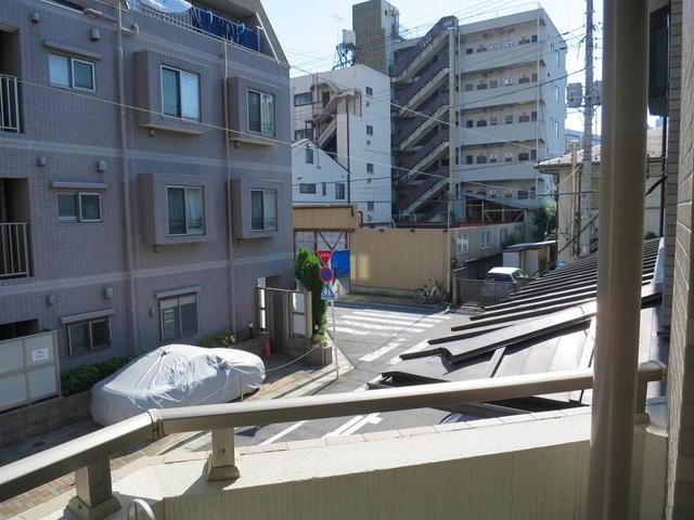 バルコニー　暖かな日差しのふりそそぐバルコニー