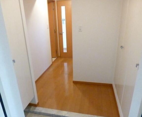 玄関　※別部屋参考写真