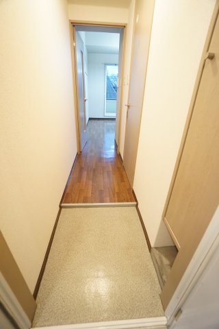 玄関　※同物件・同タイプの写真です。