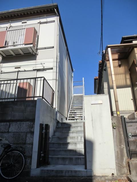 エントランス　高台で日当り良好