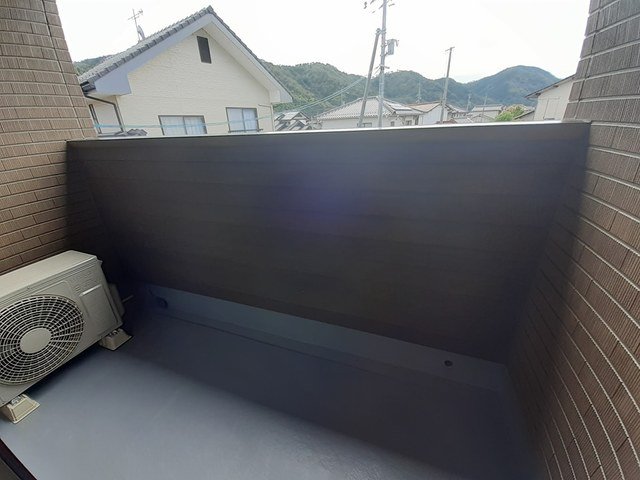 バルコニー　暖かな日差しのふりそそぐバルコニー