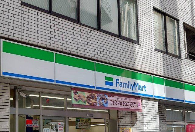 コンビニ　ファミリーマート浜松町駅南店（コンビニ）まで130m
