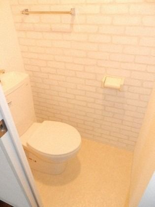 トイレ　同物件・別部屋の写真です