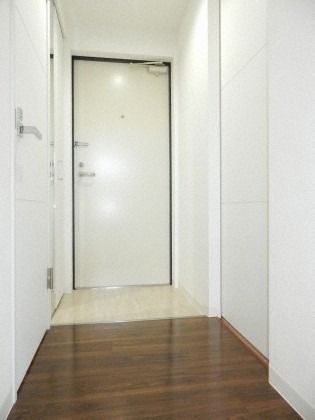 玄関　同物件・別部屋の写真です